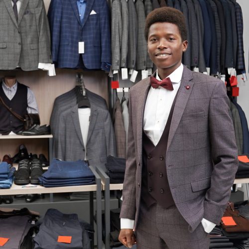 Intégrez ISMOD Yaoundé, Institut Supérieur de la Mode et du Luxe, et préparez votre avenir dans les métiers de la mode, de la création et du luxe.